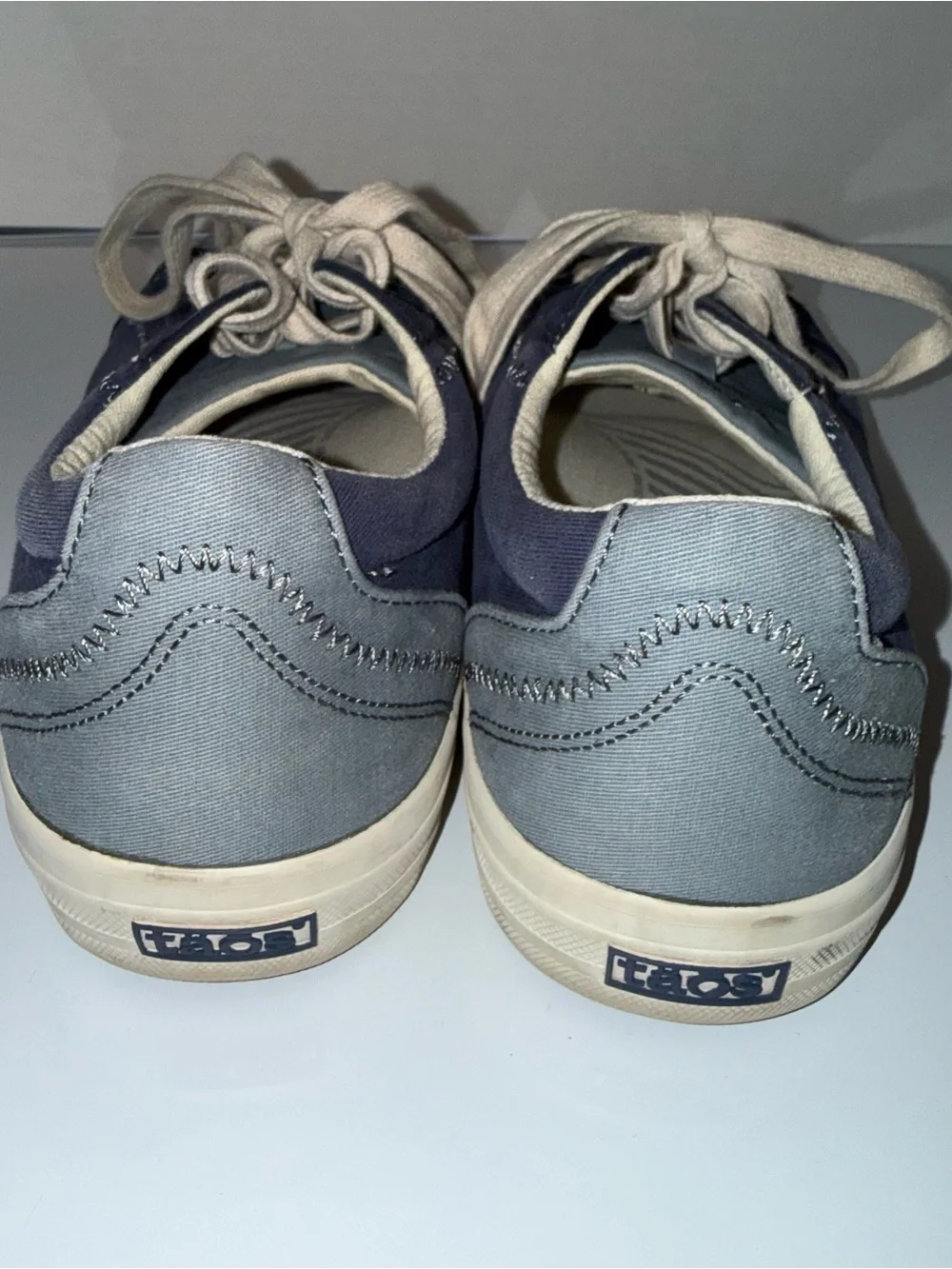 TAOS two tone round toe women’s casual everyday sneakers 10.5